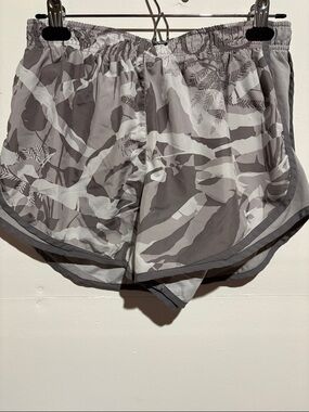 Women’s Nike Gray and White Camouflage Athletic Shorts Size Large
